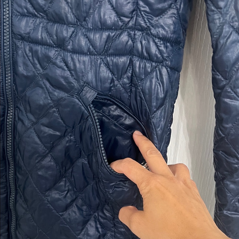The North Face Women's Navy Quilted Ski Jacket - Picture 3 of 6